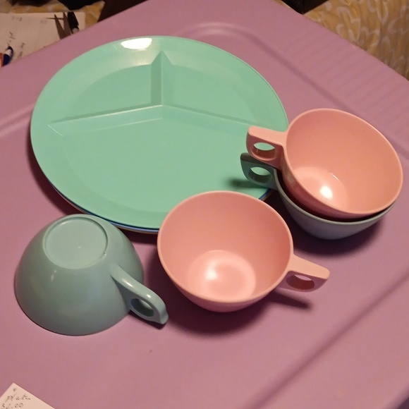 Vintage 1970 Hawkeye green picnic basket & 4 PackerWare divided picnic plates - Picture 11 of 13